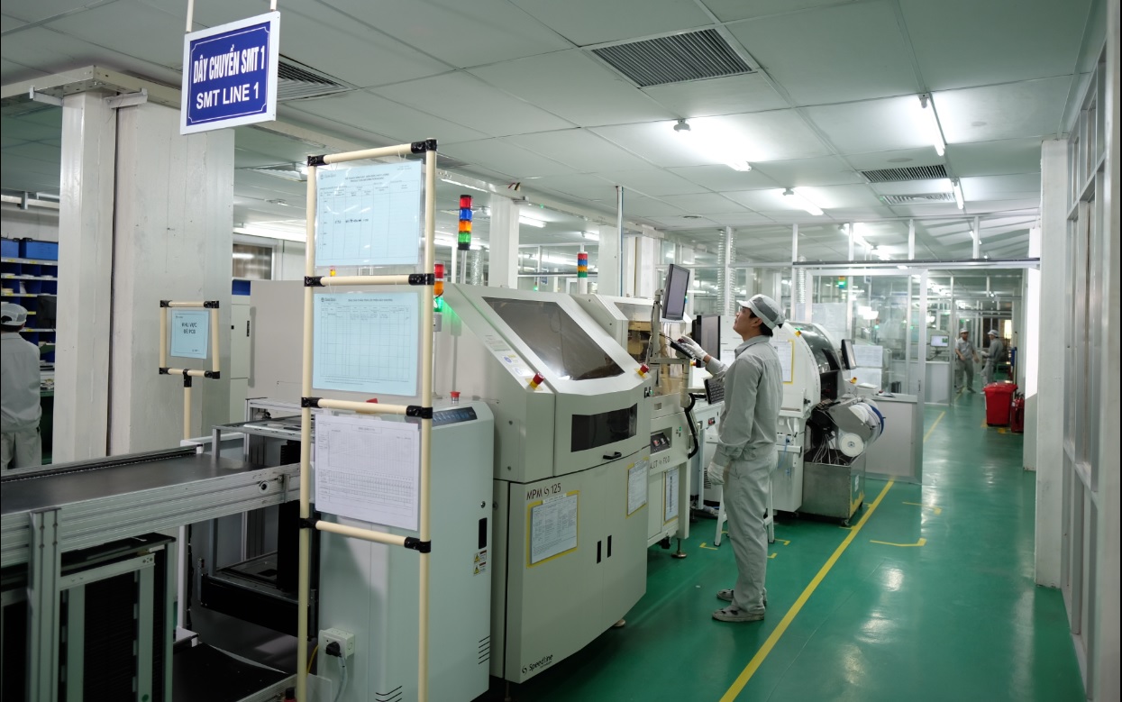 sản xuất Led  SMD tại công ty Rạng Đông